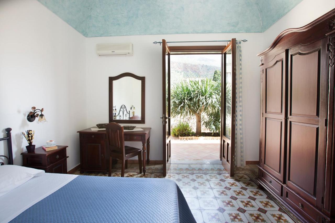 Cala Di Ponente Hotell Castelluzzo Eksteriør bilde