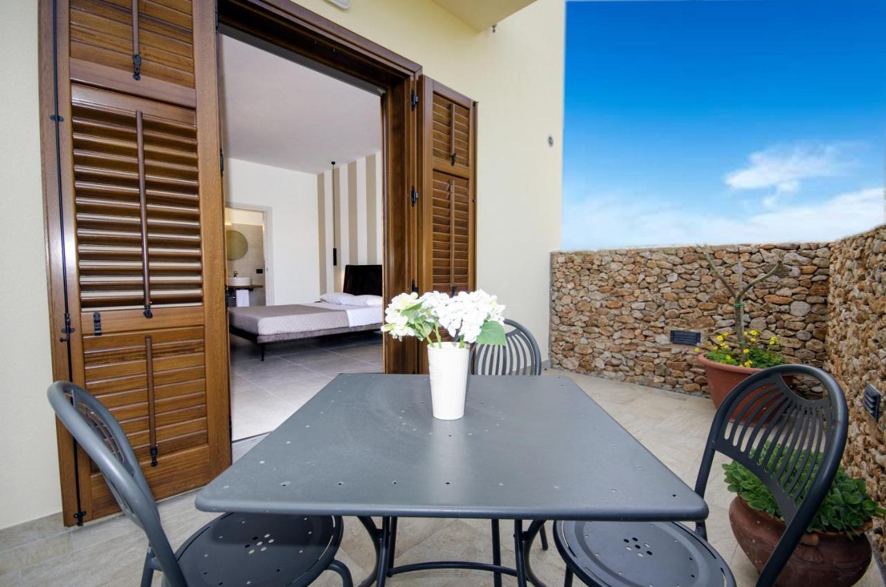 Cala Di Ponente Hotell Castelluzzo Eksteriør bilde