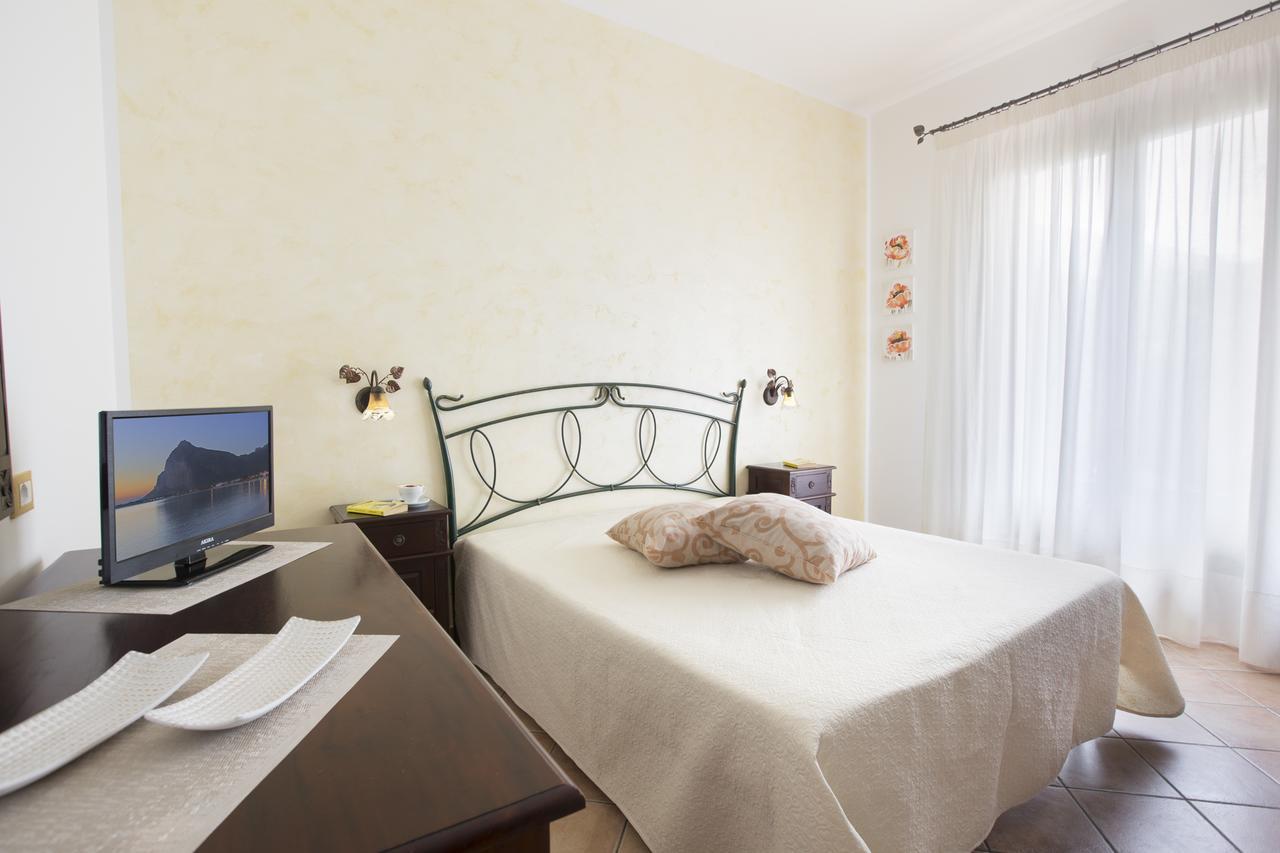 Cala Di Ponente Hotell Castelluzzo Eksteriør bilde