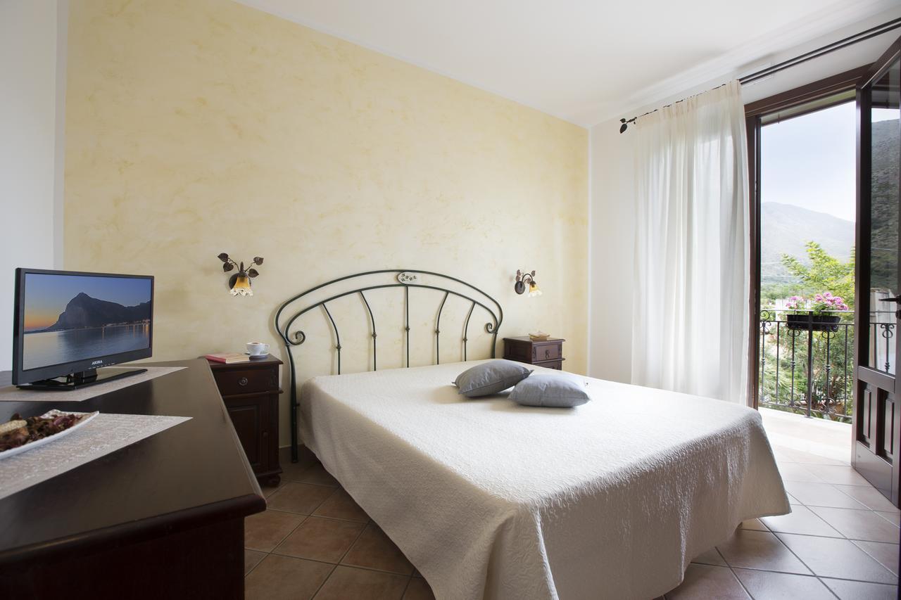 Cala Di Ponente Hotell Castelluzzo Eksteriør bilde