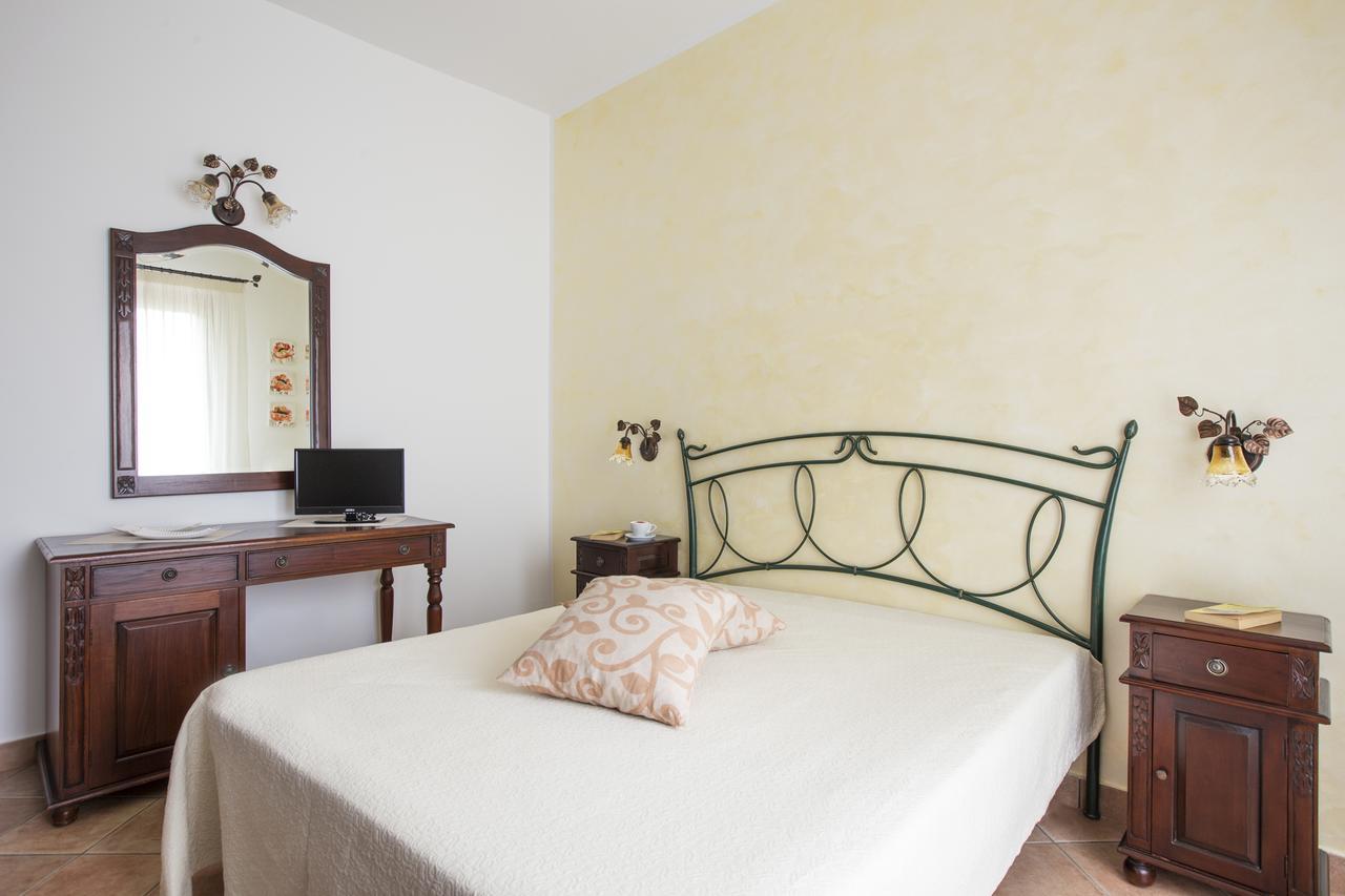 Cala Di Ponente Hotell Castelluzzo Eksteriør bilde